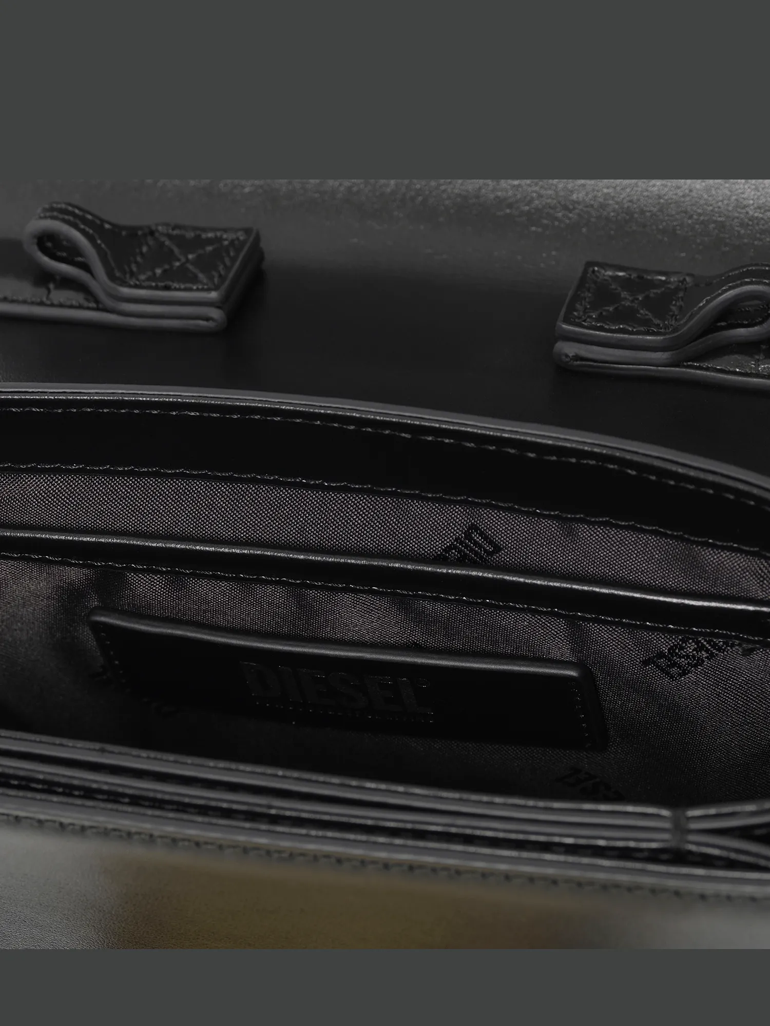 1DR Shoulder Bag in Black