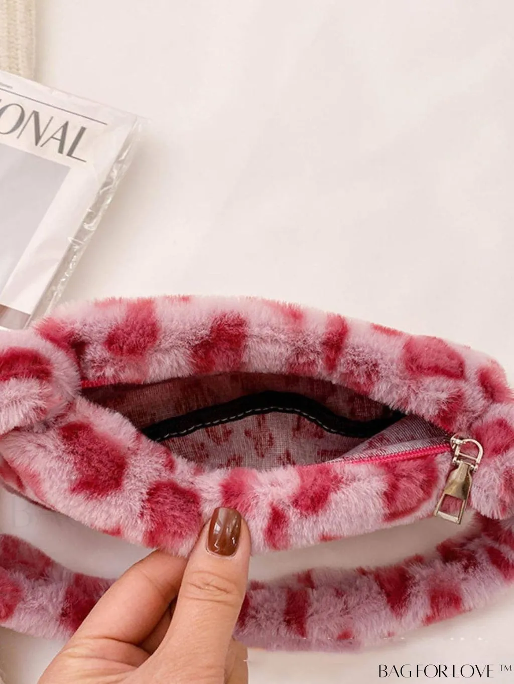 BagForLove - Stylish Leopard Print Fluffy Shoulder Bag - Trendy, Durable, Polyester with Zipper Closure