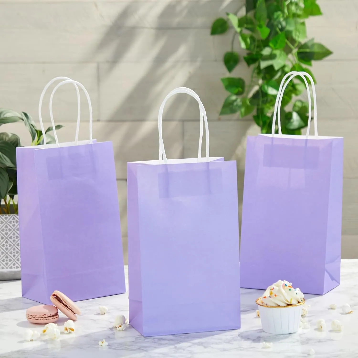 BLUE PANDA Paper Party Gift Bags with Handles (9 x 5.3 in, Purple, 25-Pack)