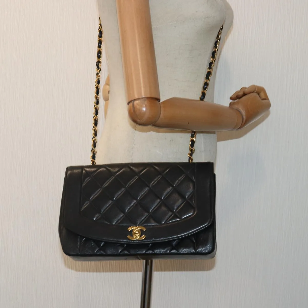 CHANEL Diana Matelasse Chain Shoulder Bag Lamb Skin Black CC 87740A