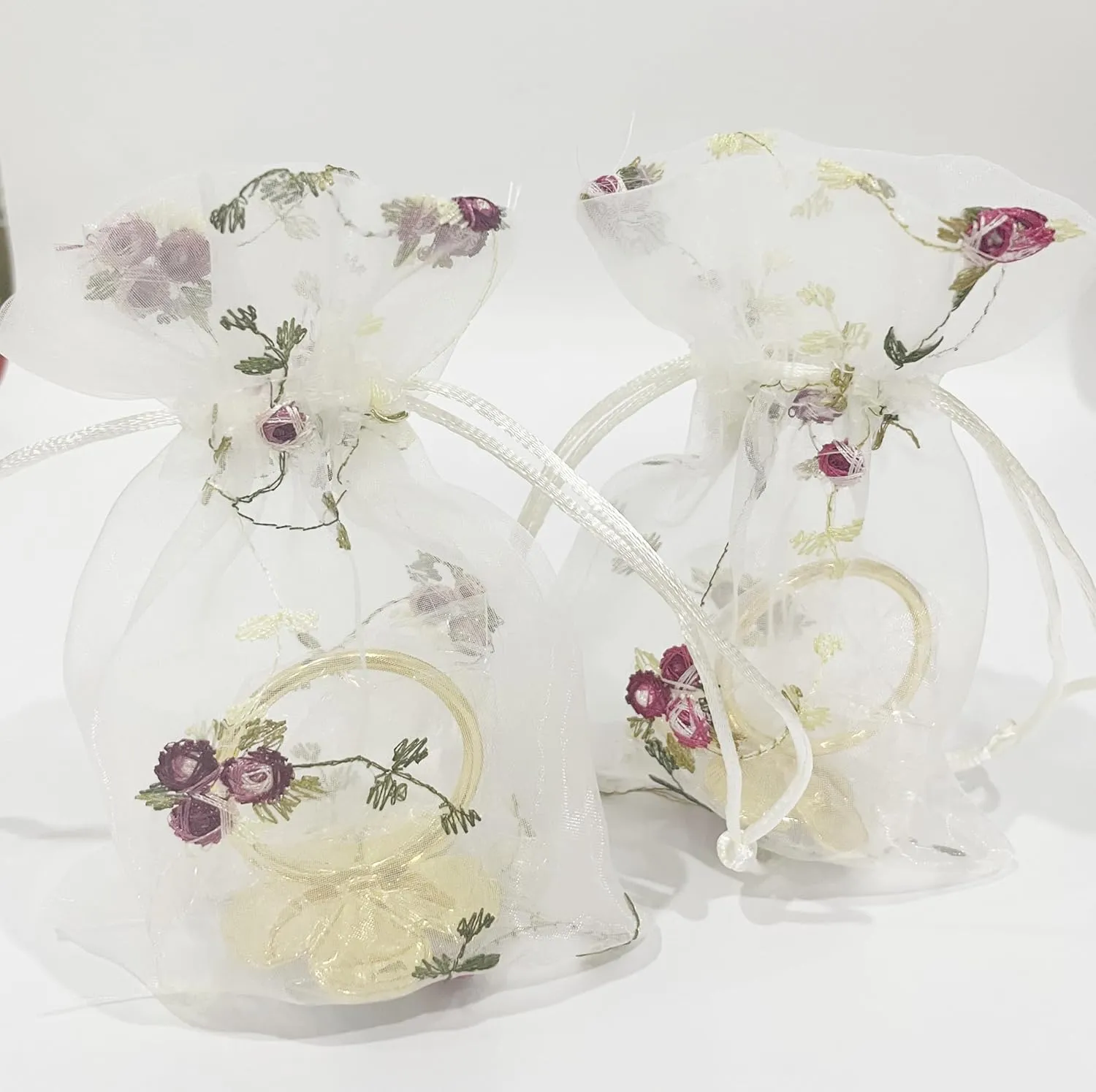 CHYHMYT 10 Pcs White Embroidery Gift Bag- Organza Drawstring Gift Bags Embroidery Lace Floral Pouches for Christmas Wedding Birthday Parties Favor Jewelry Craft Bags, 4" x 5.5"