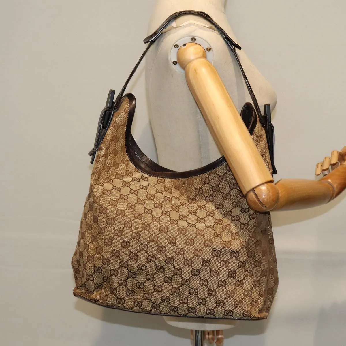 GUCCI GG Canvas Shoulder Bag Beige 106242 73740