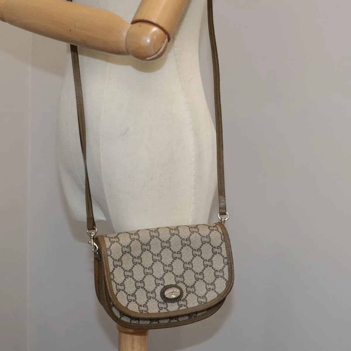 GUCCI GG Plus Supreme Shoulder Bag PVC Beige 103389