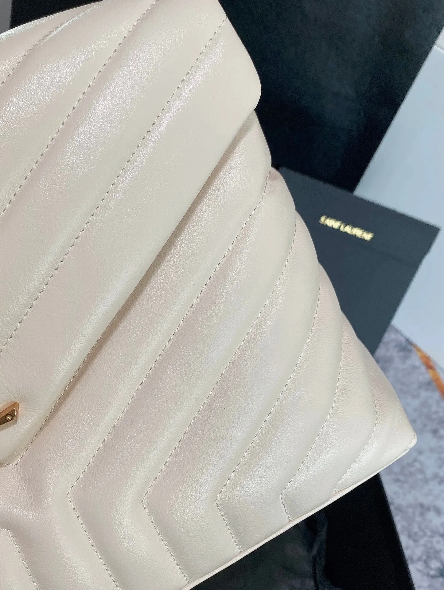 Laurent MEDIUM 32 Giant discount GOLD LOULOU QUILTED Saint LEATHER Durable materials HARDWARE WHITE