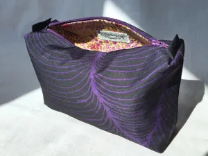 LM43 - Large boxy water resistant makeup bag