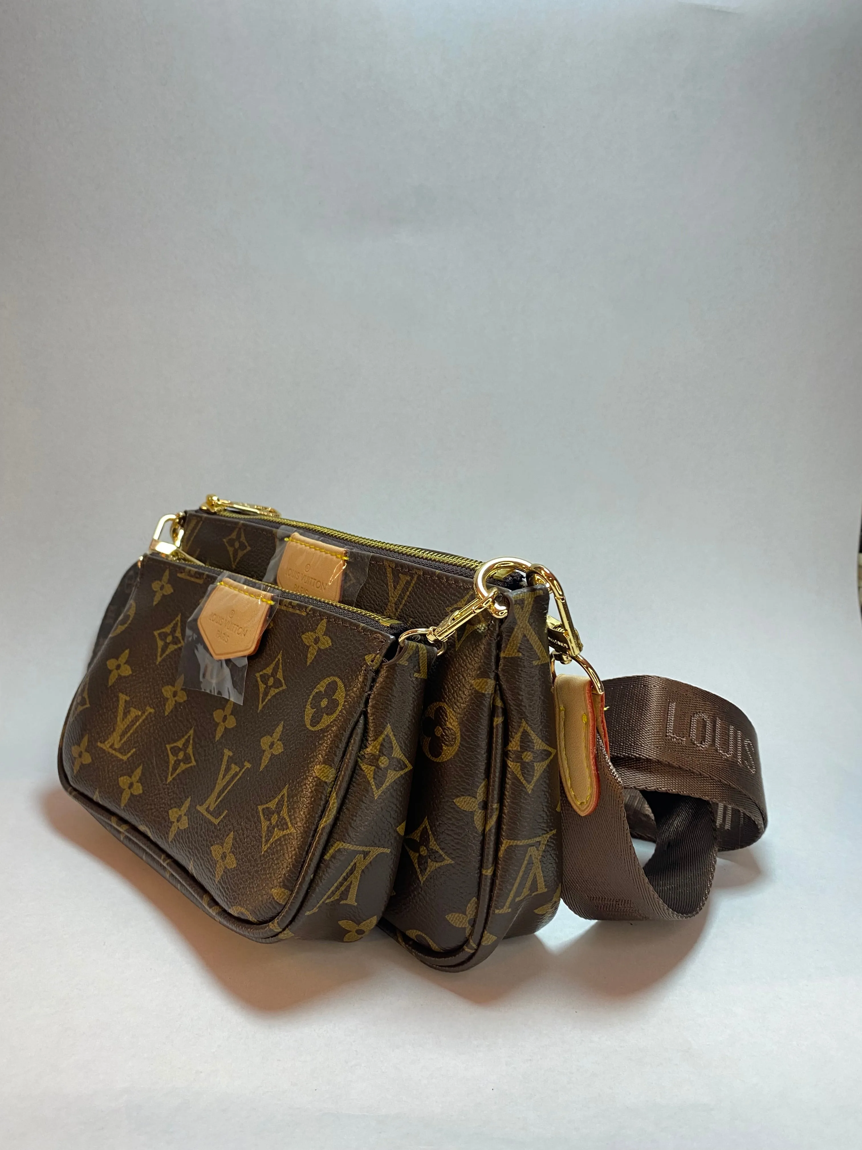 L.V multi pochette .
