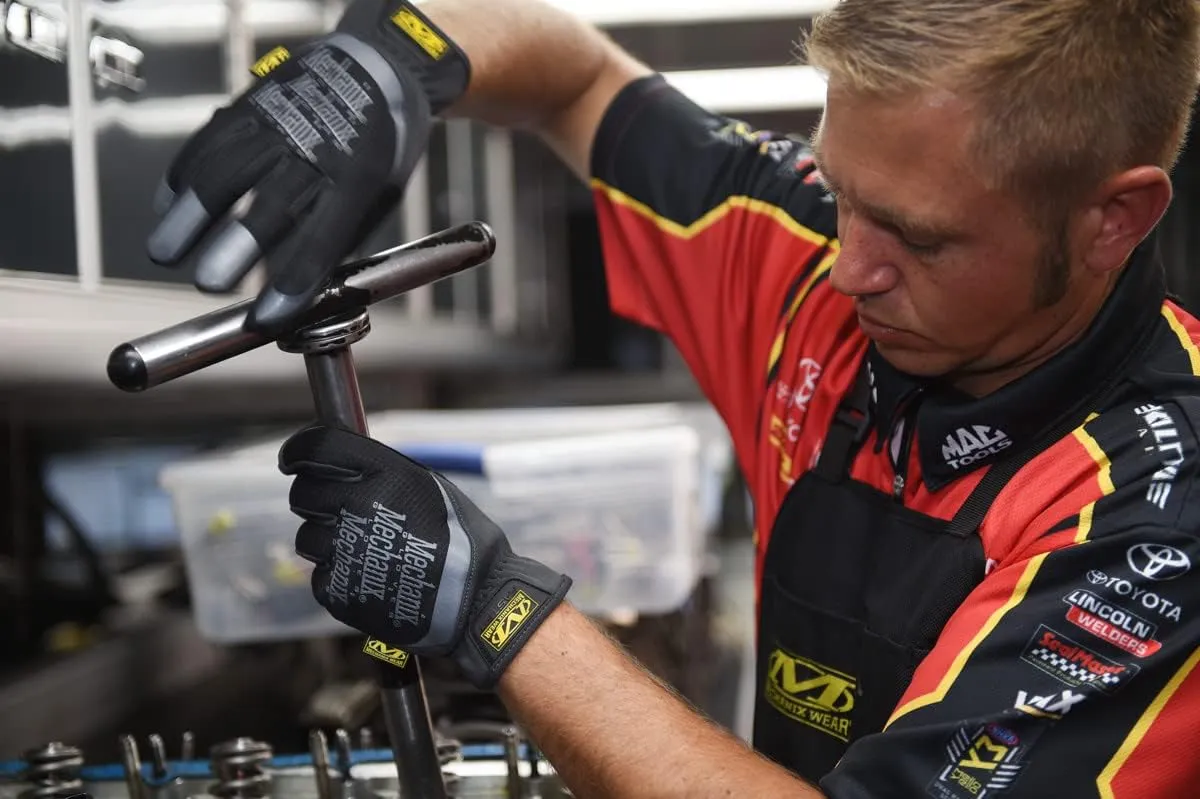 Mechanix Wear: FastFit Work Glove with Elastic Cuff for Secure Fit, Performance Gloves for Multi-Purpose Use, Touchscreen Capable Safety Gloves for Men (Black, Medium)