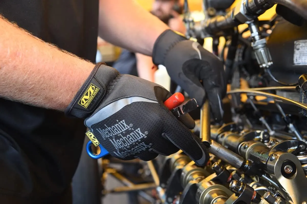 Mechanix Wear: FastFit Work Glove with Elastic Cuff for Secure Fit, Performance Gloves for Multi-Purpose Use, Touchscreen Capable Safety Gloves for Men (Black, Medium)