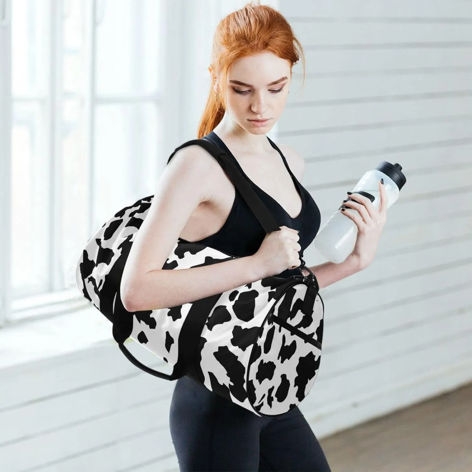 Milk Cow Print Round Duffel Sports Bag Lightweight with Inner Pocket Gym Bag for Men Women Duffle Bag for Travel Sports